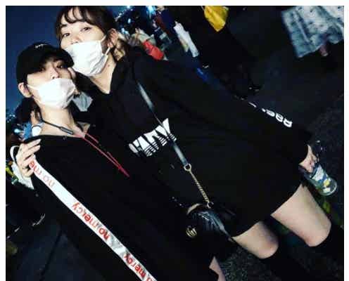 三吉彩花&江野沢愛美“みよまな”の双子ルックにファン歓喜「永久不滅コンビ」