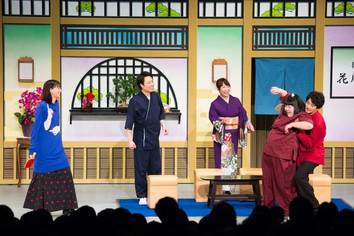 新垣結衣・瑛太「吉本新喜劇」出演(C)2017『ミックス。』製作委員会