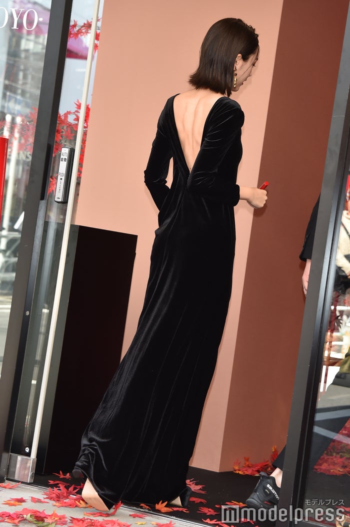 桐谷美玲 背中ざっくりsexyドレスで登場 憧れの生活明かす モデルプレス 桐谷美玲 背中ざっくりsexyドレスで登場 憧れの生活明かす モデルプレス