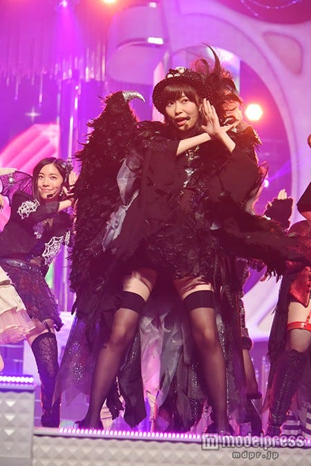 指原莉乃/THE MUSIC DAY での初披露の様子(C)AKS