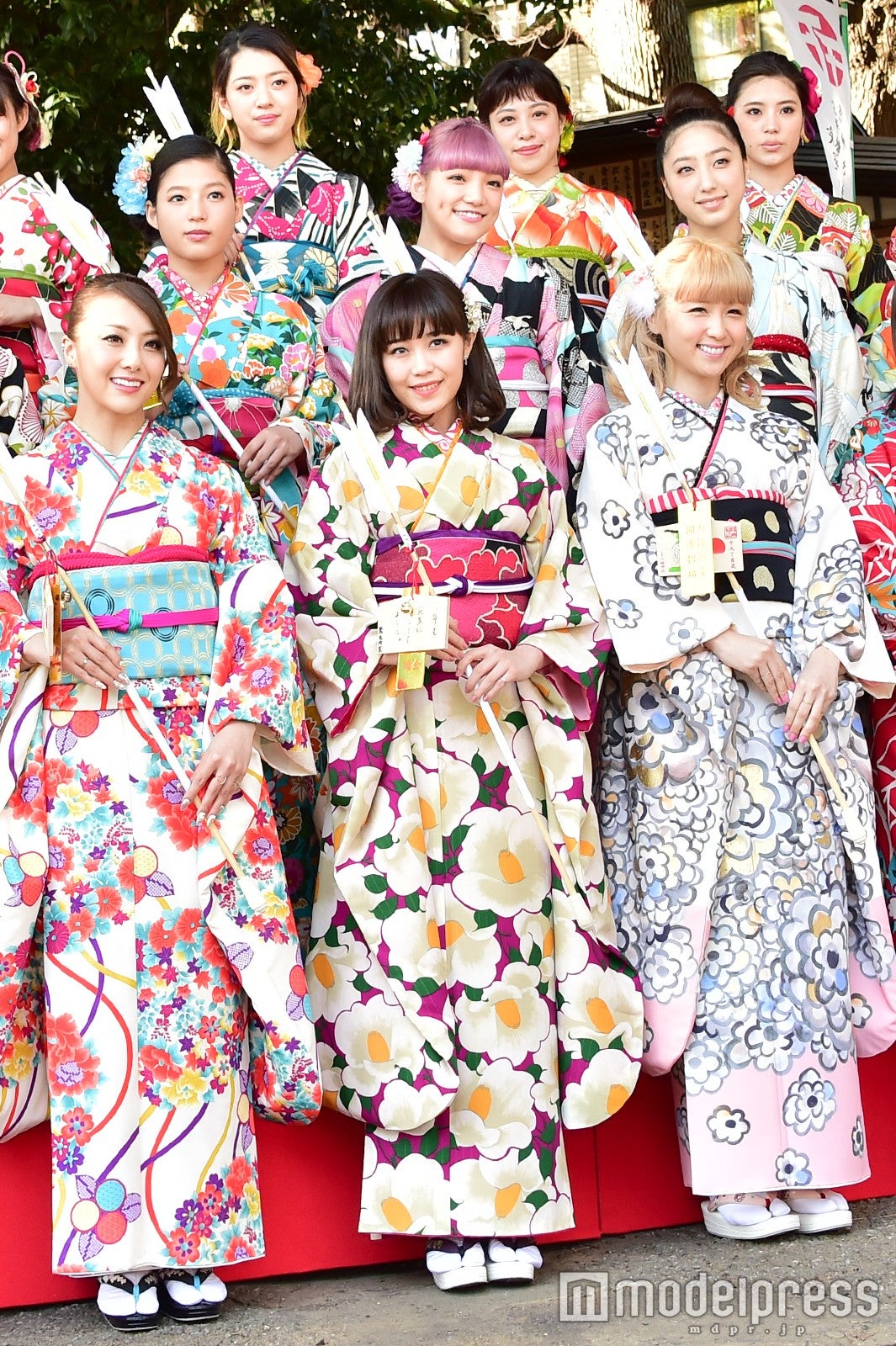 1列目左から：Shizuka、鷲尾伶菜、Ami、／2列目左から：石井杏奈、須田アンナ、坂東希／3列目左から：武部柚那、中島美央、川本璃（C）モデルプレス