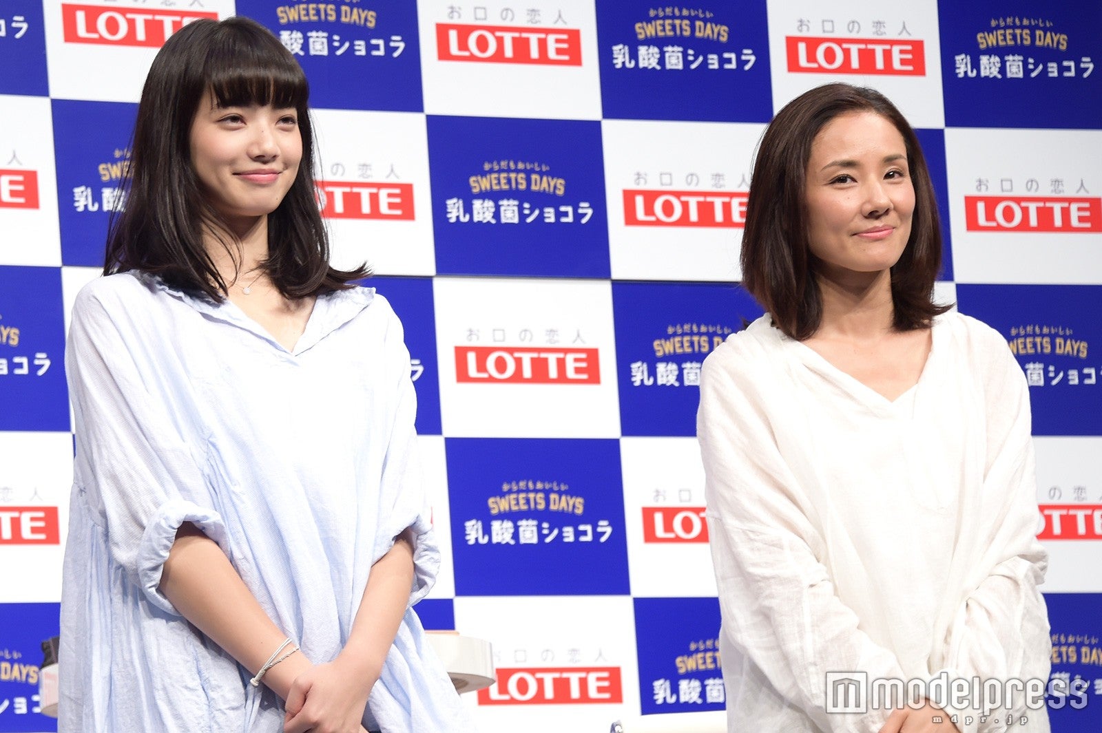 小松菜奈、吉田羊（C）モデルプレス