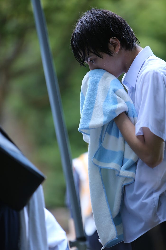 高杉真宙/映画「逆光の頃」オフショット(撮影・徳間書店)