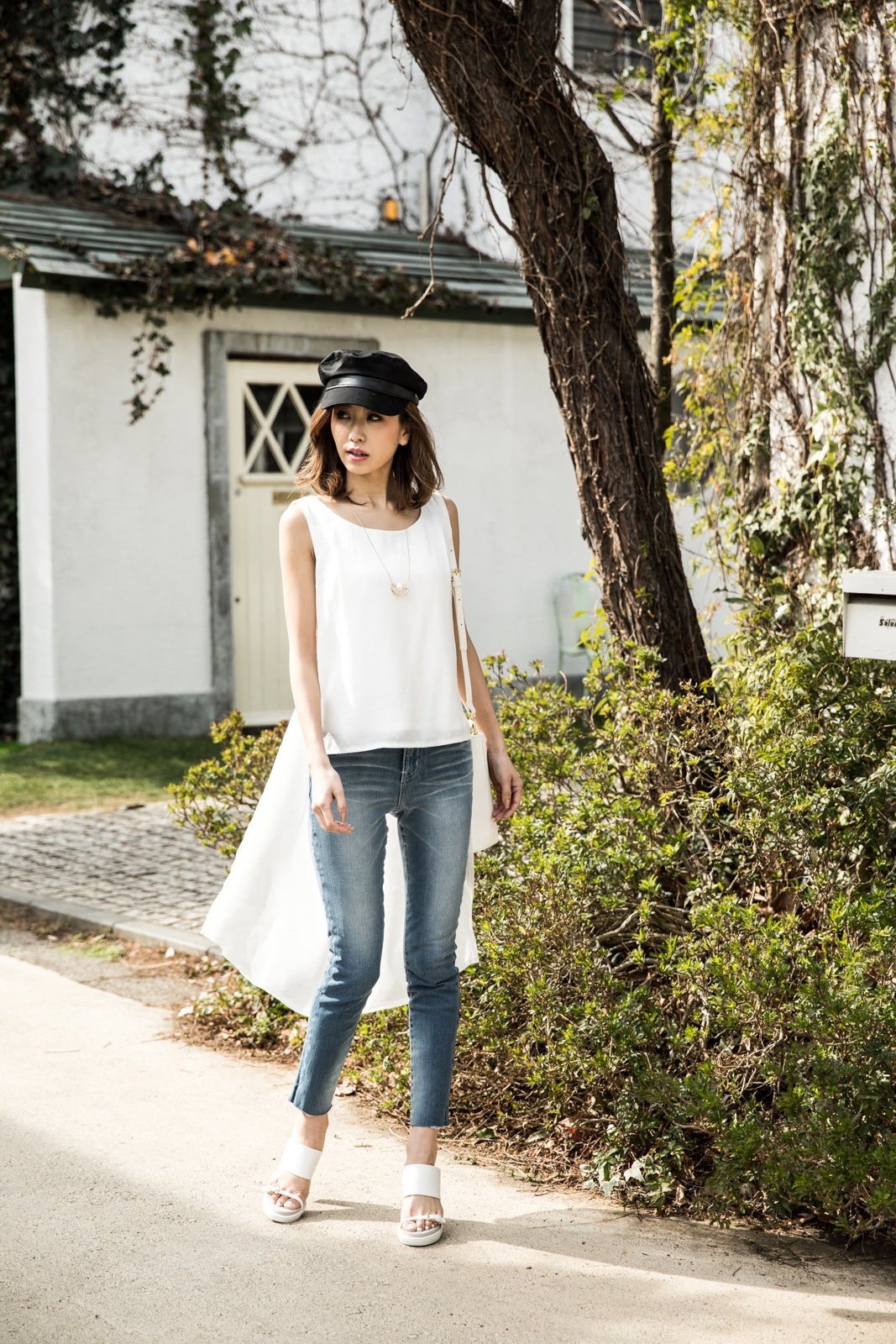 どんなトップスにも似合う万能デニム