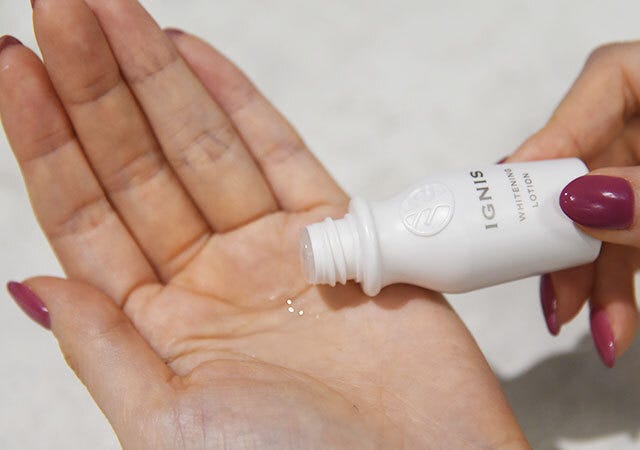 ムック本　付録　人気　おすすめ　オススメ　宝島社　宝島　レビュー　開封レビュー　開封　便利　優秀　当たり　最高　傑作　イグニス　ignis　スキンケア　コスメ　ホワイトニングローション　化粧水　テクスチャー