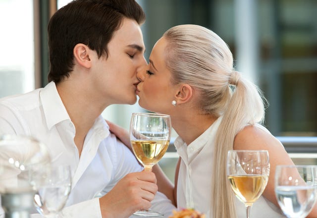 このムードはヤバイ 女が興奮する ロマンチックなキス ってなに モデルプレス このムードはヤバイ 女が興奮する ロマンチックなキス ってなに モデルプレス