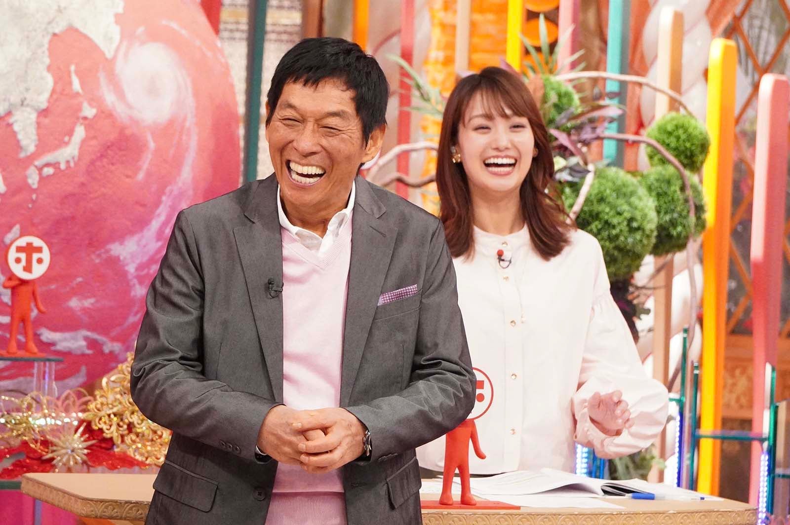 明石家さんま、井上清華アナ（C）フジテレビ