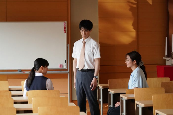 早坂美海、味方良介、木村文乃「愛の、がっこう。」第2話(C)フジテレビ