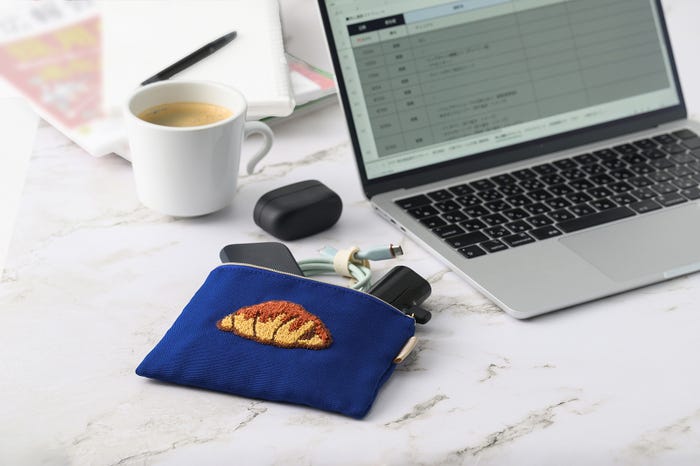 「サンマルクカフェ福袋2026」チョコクロ刺繍ポーチ(提供写真)