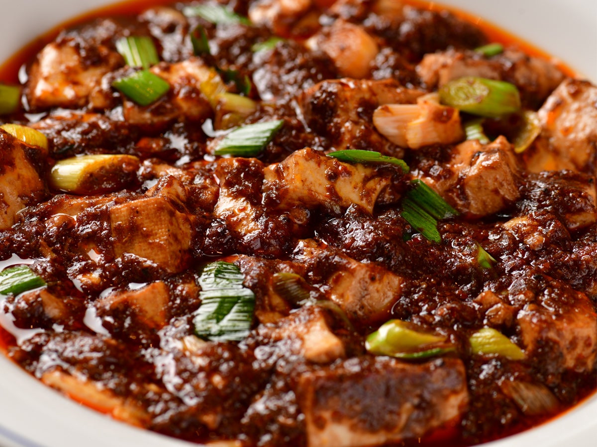 陳麻婆豆腐900円、牡蠣陳麻婆豆腐1100円／提供画像