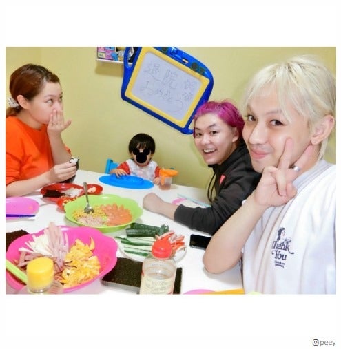 ぺえ「この日を待ってた」ぺこ＆りゅうちぇると退院パーティー　涙の入院生活明かす