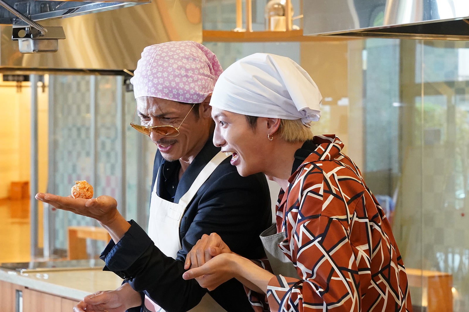 玉木宏、志尊淳（C）おおのこうすけ／新潮社