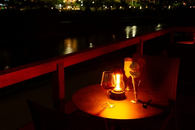 タイ料理も？京都の人がおすすめする「川床で楽しむ絶品グルメ」3選