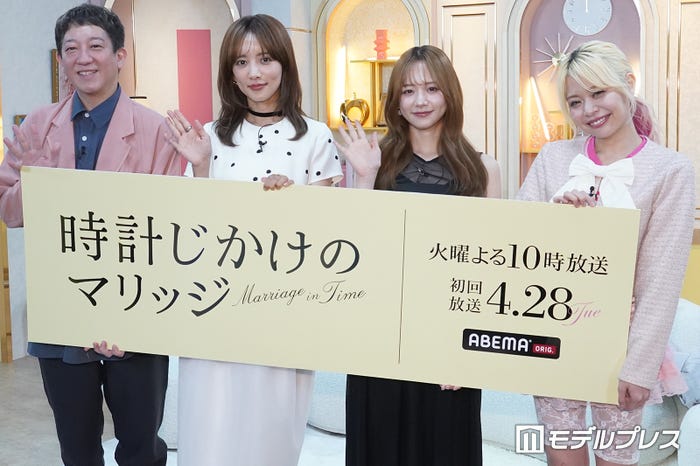 (左から)高橋茂雄、夏菜、森香澄、荒川(C)モデルプレス
