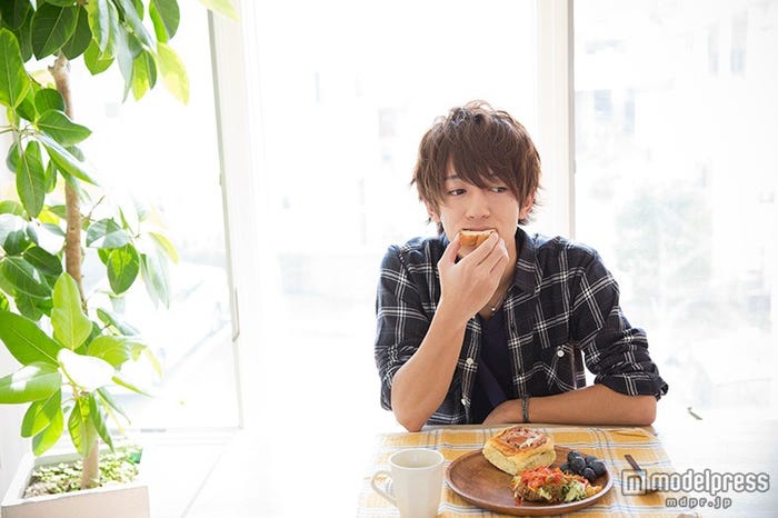 飾らない素顔を収録/「大倉士門フォトブック 笑う士門には福来たる。」(画像提供:三栄書房)