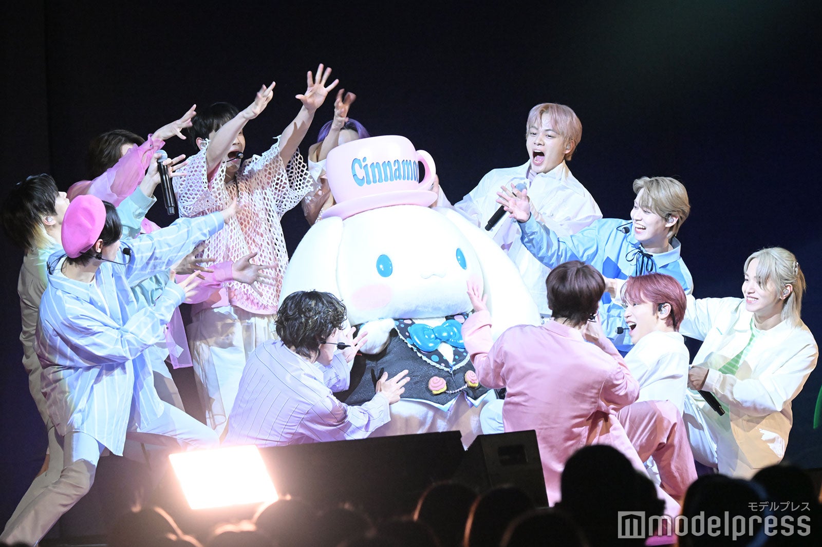 JO1、シナモロールと「Dreaming Night」コラボパフォーマンス サンリオと新プロジェクトも発表＜2022 SANRIO FES＞