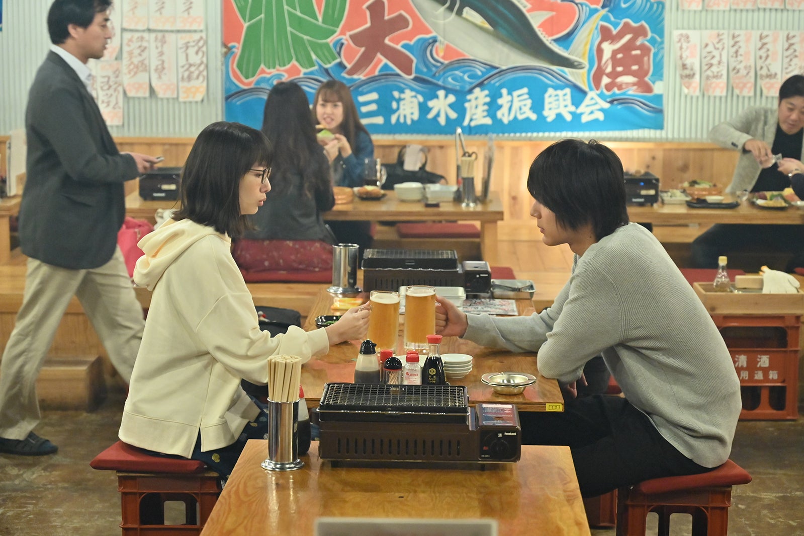 “酔っぱらい演技”に反響が集まった居酒屋シーン／「G線上のあなたと私」より（C）TBS