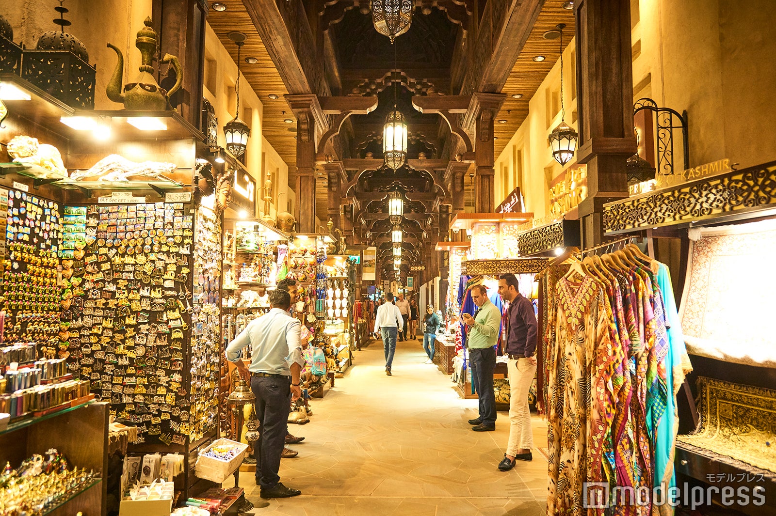 深夜までお買い物可能な屋内型スーク（C)モデルプレス