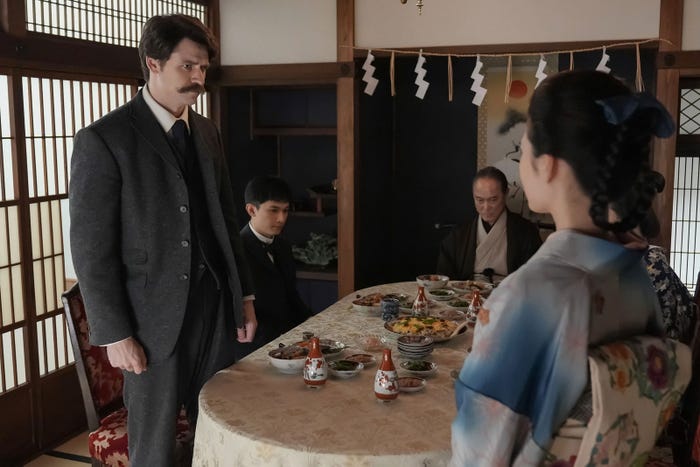 トミー・バストウ、吉沢亮、佐野史郎、北香那ら「ばけばけ」第54話(C)NHK