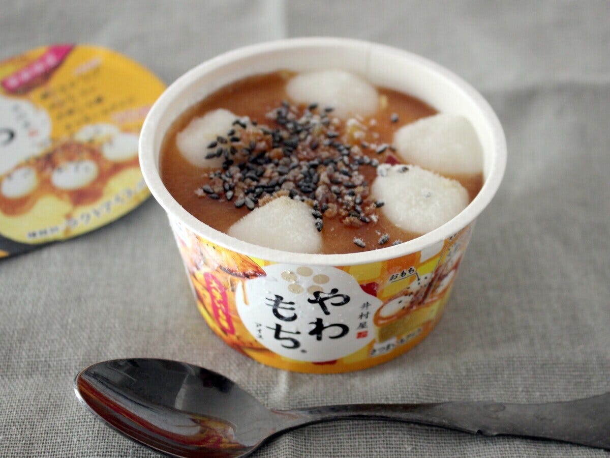 おもちや表面の蜜を均等に盛り付けるために、専用の機械で製造しているそう