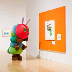 東京都現代美術館で「エリック・カール展」はらぺこあおむしの原画展示、特別コラボグッズも必見