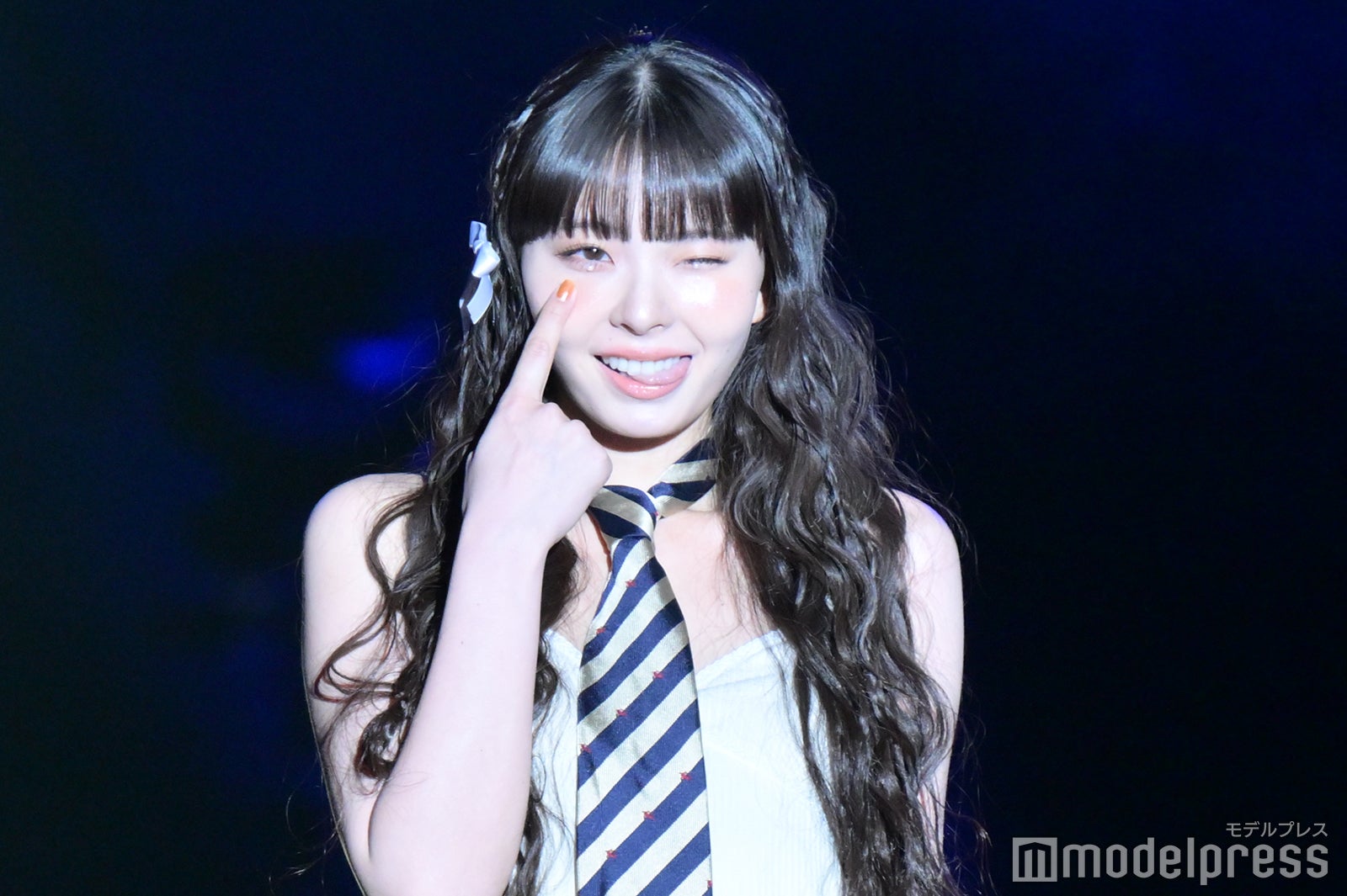 川口ゆりな、大胆スリットがSEXY 胸元ざっくりキャミにネクタイ姿＜超十代 －ULTRA TEENS FES－2023＠TOKYO＞