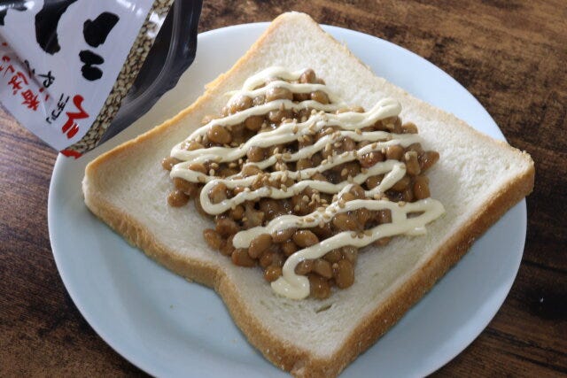 ダイソー　ニチフリ　ごまにんにく　納豆トースト