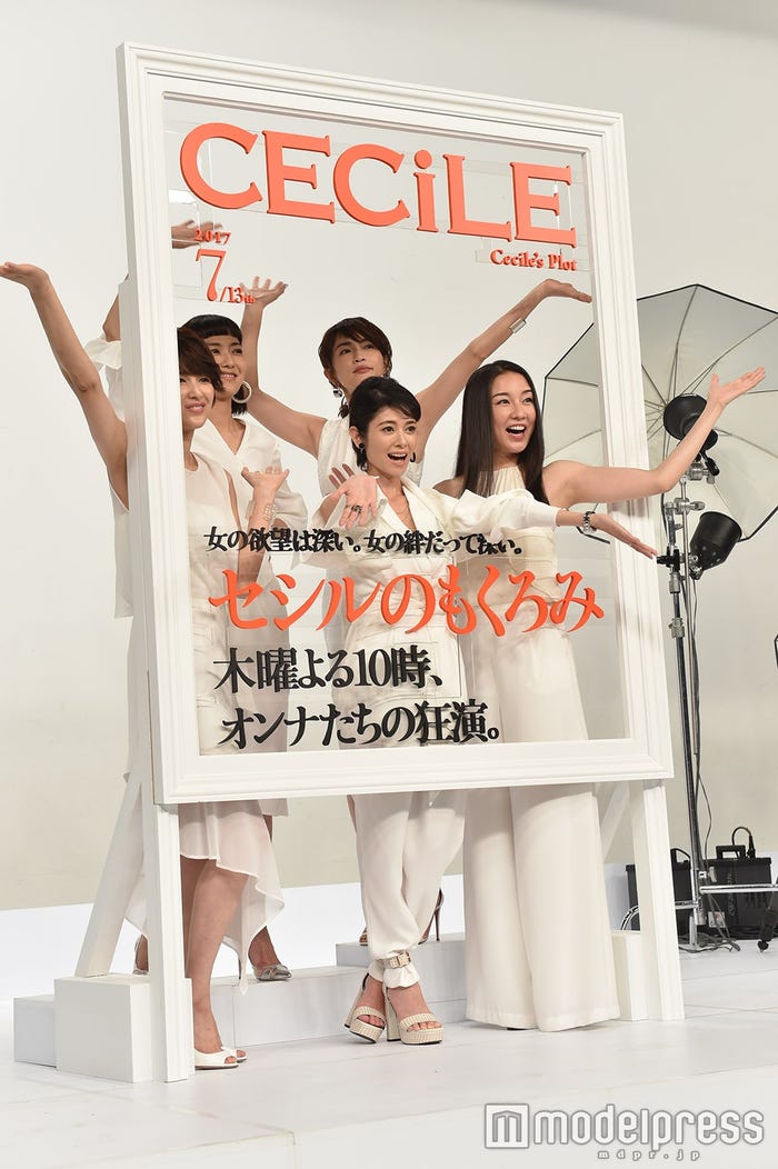 (前列左から)吉瀬美智子、真木よう子、伊藤歩(後列左から)板谷由夏、長谷川京子 (C)モデルプレス