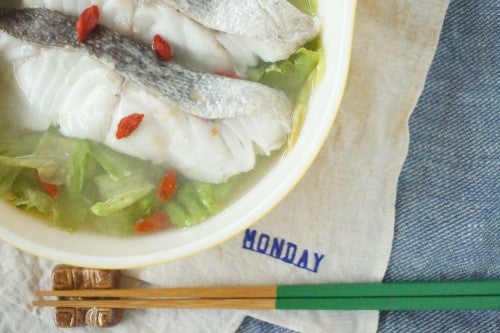 タラとレタスの鶏がらスープ煮