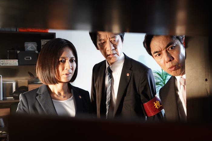 篠原ゆき子、川原和久、山中崇史「相棒season22」第1話より(C)テレビ朝日