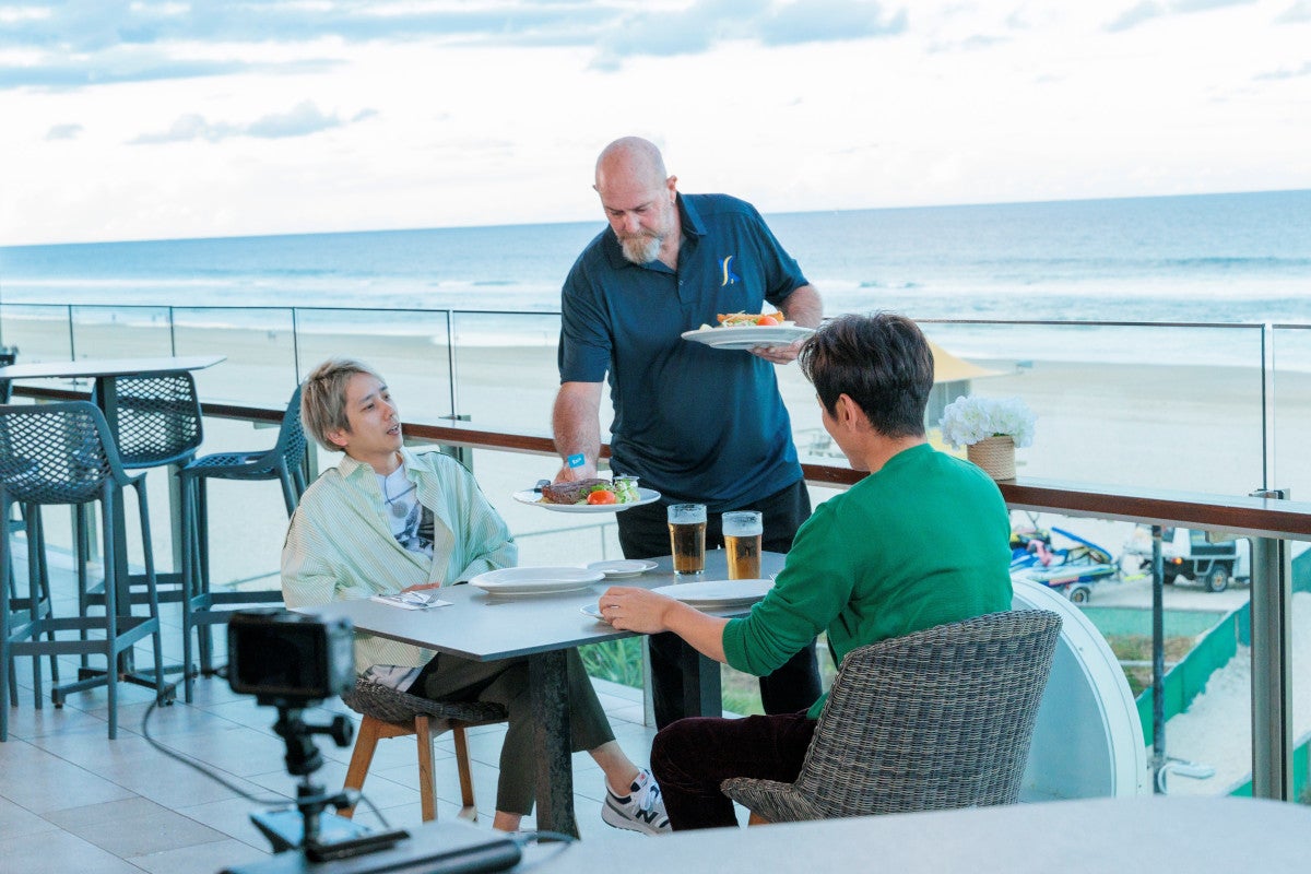 二宮和也、小泉孝太郎（C）TBS 撮影：HARUMI YOSHIMURA