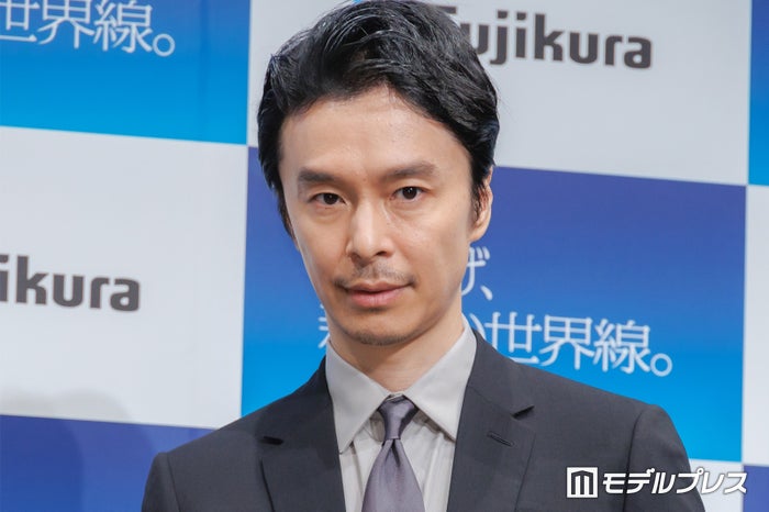 長谷川博己、人気女優に“やきもち” ビジュアル絶賛「可愛らしい華やかな方」