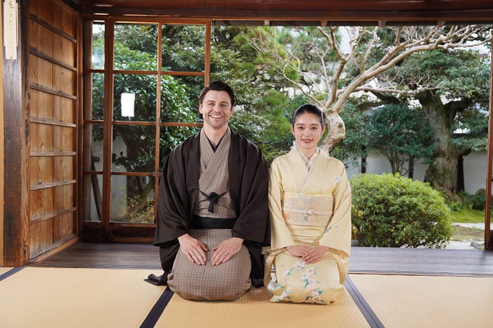 トミー・バストウ、高石あかり(C)NHK