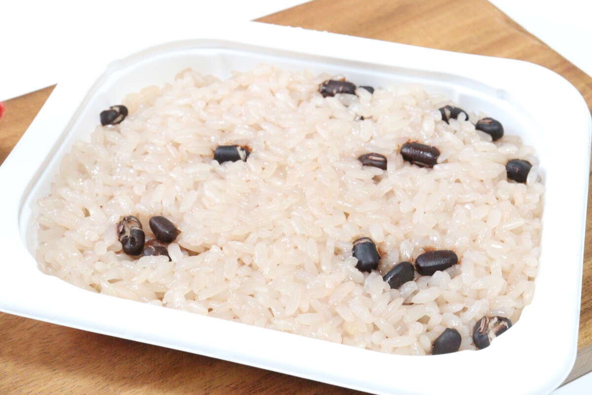 ダイソー モーリアンヒートパック ダイソーのモーリアンヒートパックで温めた赤飯のパックごはん