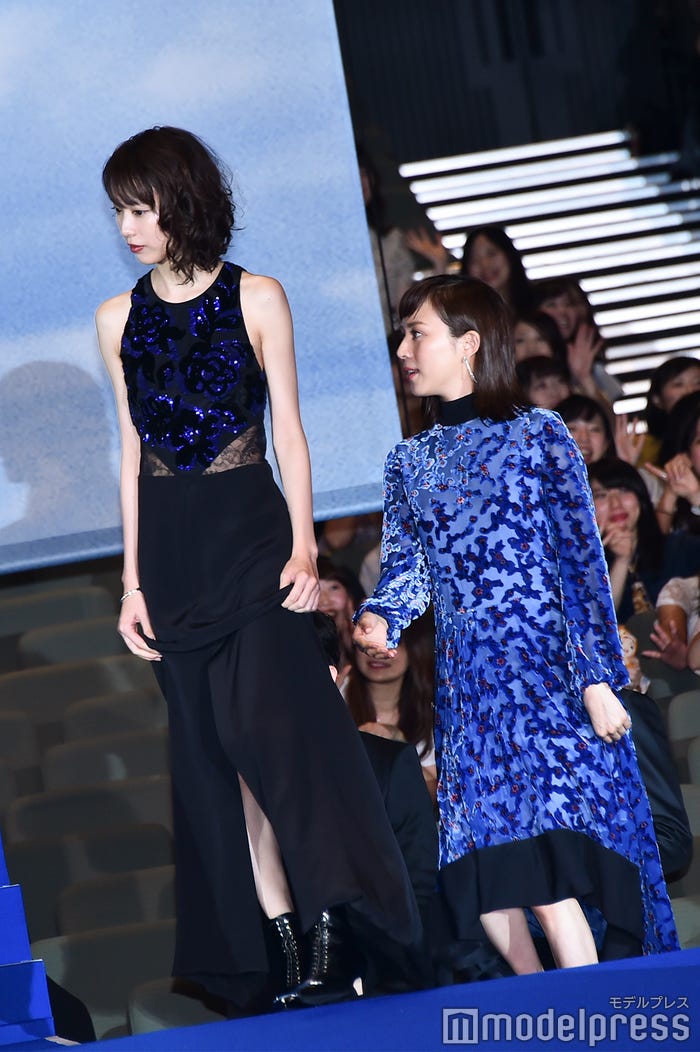 戸田恵梨香、 比嘉愛未(C)モデルプレス