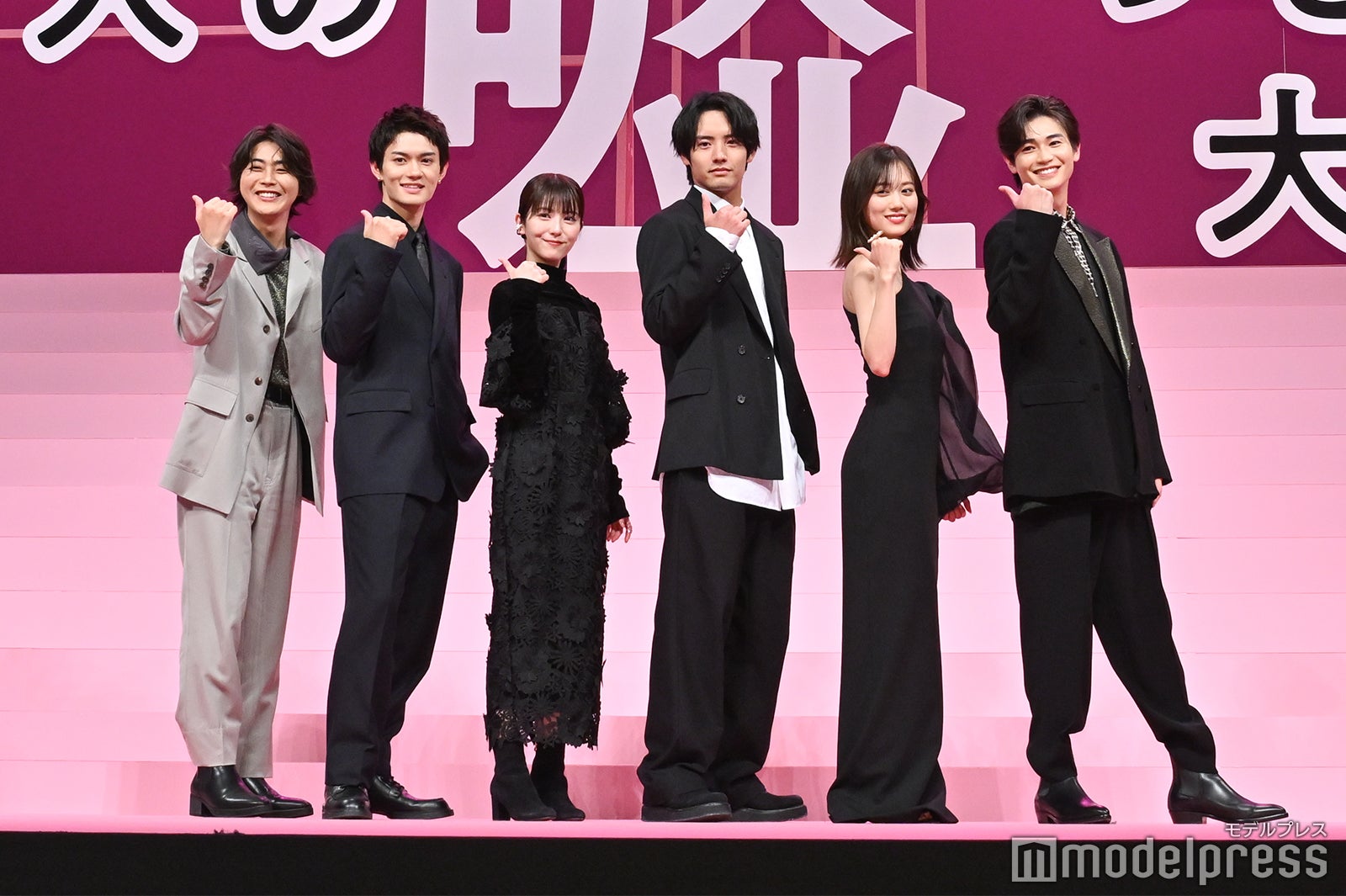 佐藤祐市監督、倉悠貴、佐野勇斗、浜辺美波、赤楚衛二、山下美月、西垣匠（C）モデルプレス