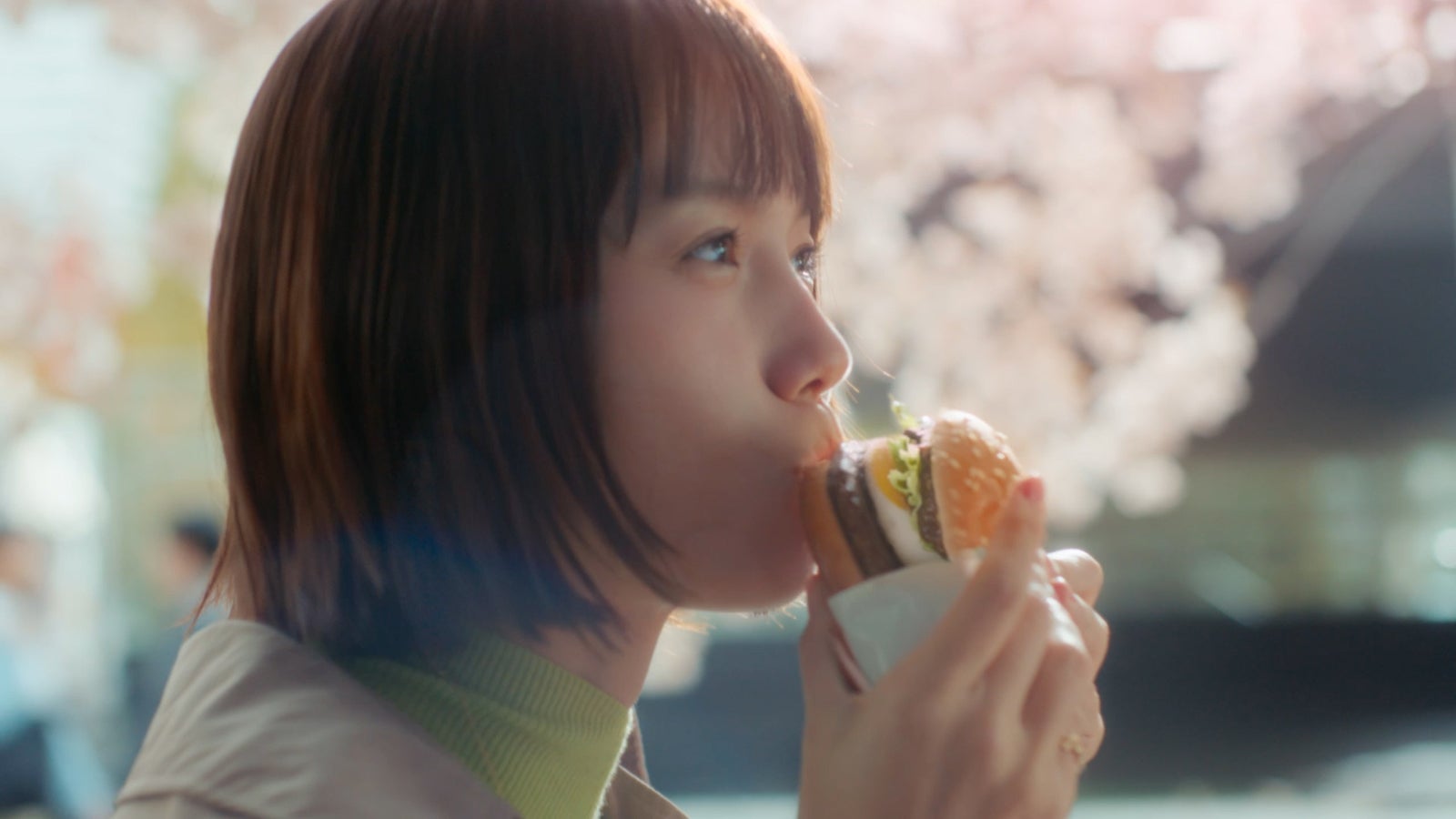 宮崎あおい「マクドナルド」新CM撮影前にばっさりヘアカット 2025年の初体験明かす