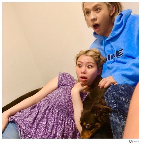 ぺこ＆りゅうちぇる“双子ショット”に反響　シンクロ率に「似てきた」「さすが夫婦」の声