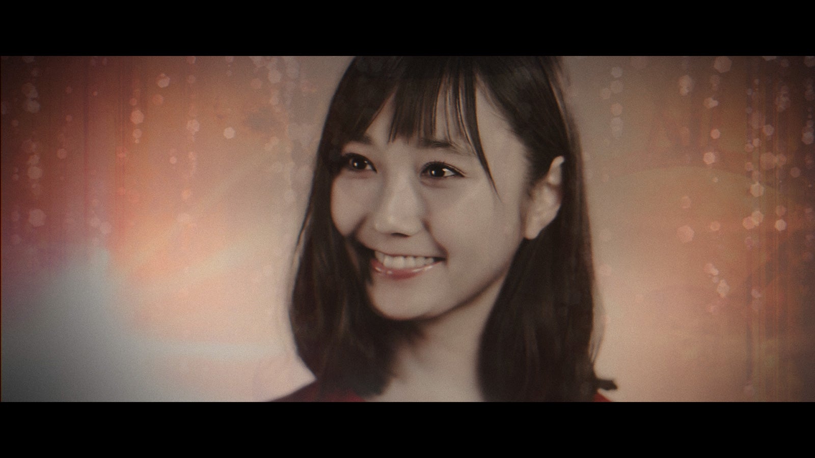 鈴木友菜／「Burning Like A Flame」MVより