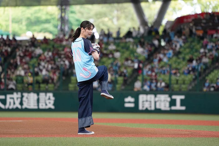 新川優愛(C)SEIBU Lions