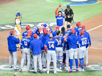 強い！ドミニカが四回までに4本塁打 1番～4番までが次々と豪快アーチ