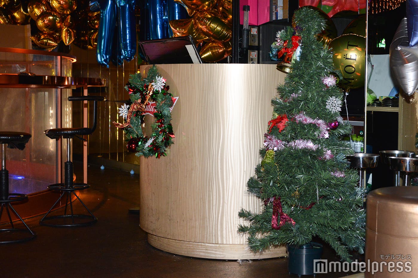 クリスマス仕様の会場(C)モデルプレス