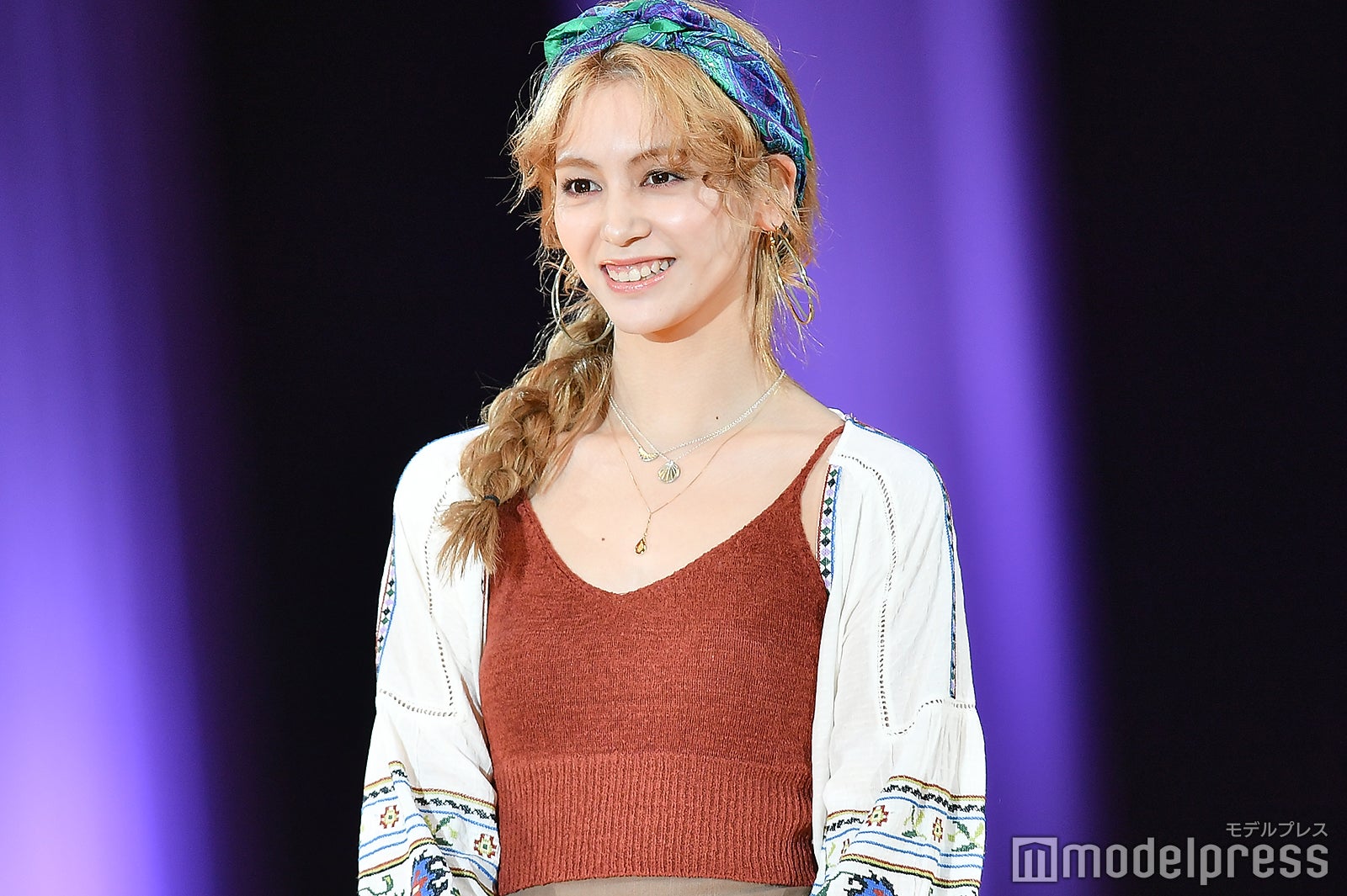 E-girls楓、スラリ美脚に釘付け＜札幌コレクション2019＞