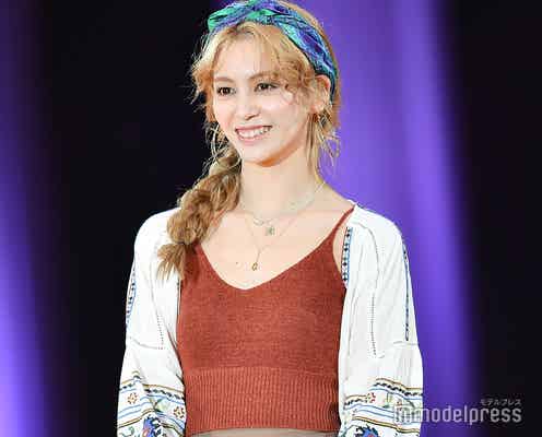 E-girls楓、スラリ美脚に釘付け<札幌コレクション2019>