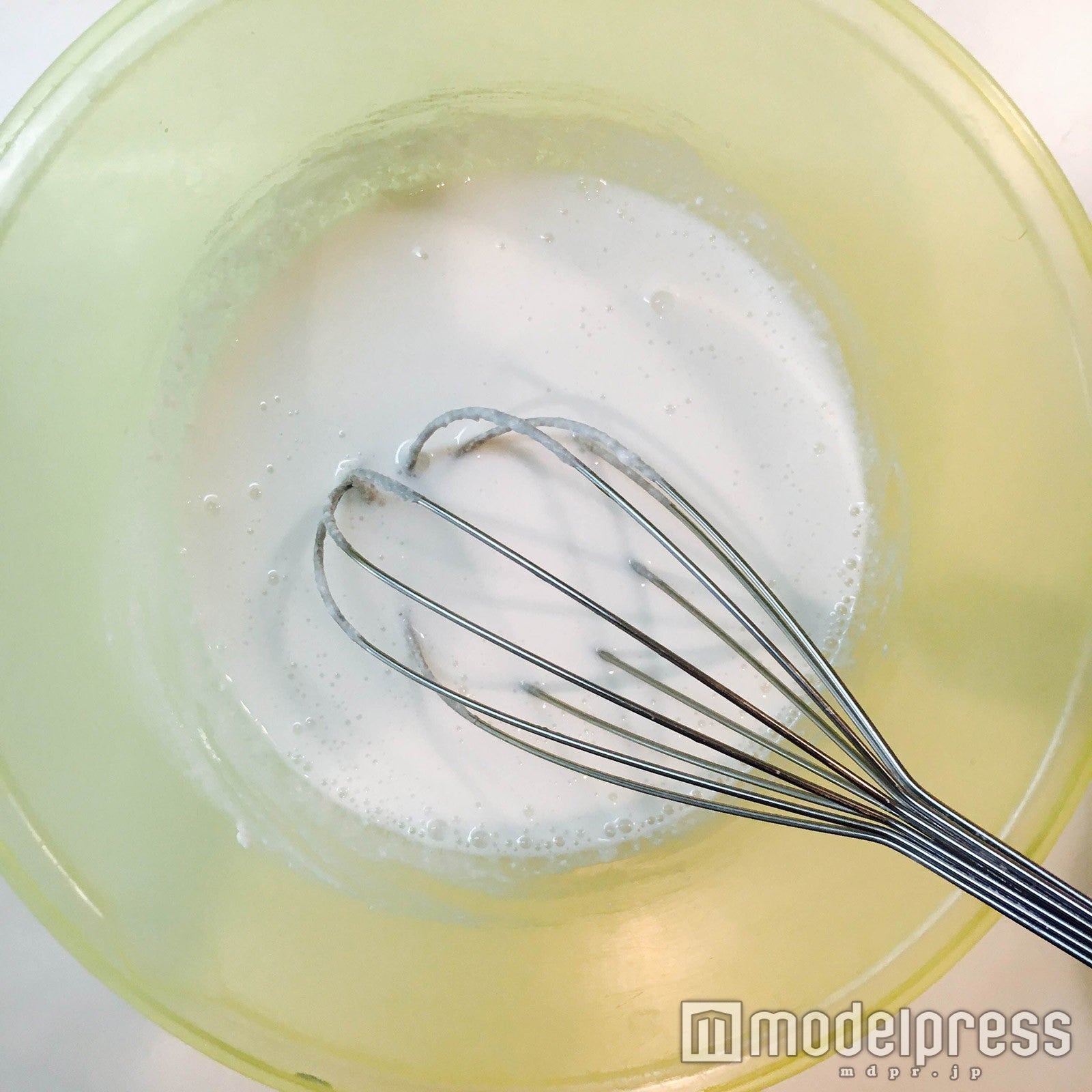 白玉粉を溶かして…／画像提供：柏原歩