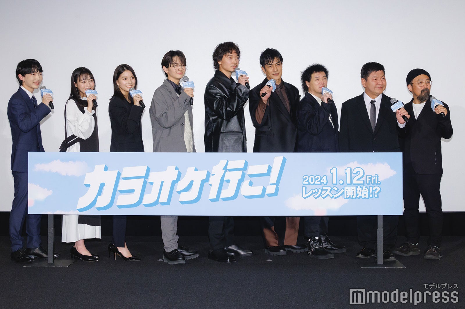 （左から）後聖人、八木美樹、芳根京子、齋藤潤、綾野剛、北村一輝、やべきょうすけ、チャンス大城、山下敦弘監督（C）モデルプレス