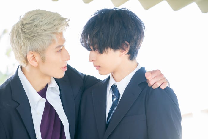 長谷川慎、木村慧人「レッドブルー」第1話(C)「レッドブルー」製作委員会・MBS(C)波切敦/小学館