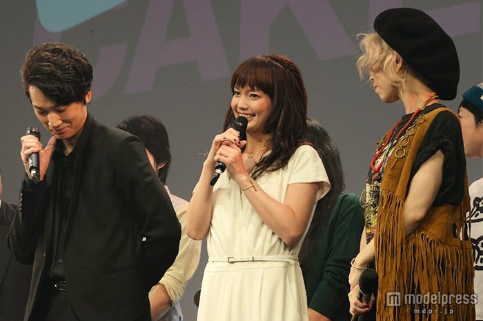 (左から)綾野剛、多部未華子、加藤ミリヤ