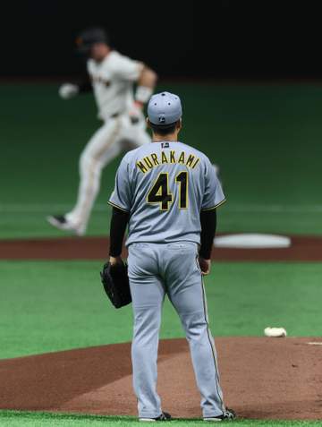 阪神 開幕戦は黒星スタート ドラ1ルーキーの竹丸に初勝利＆ダルベックに来日初HRを献上 村上は先頭打者本塁打を被弾 猛虎打線は影を潜める