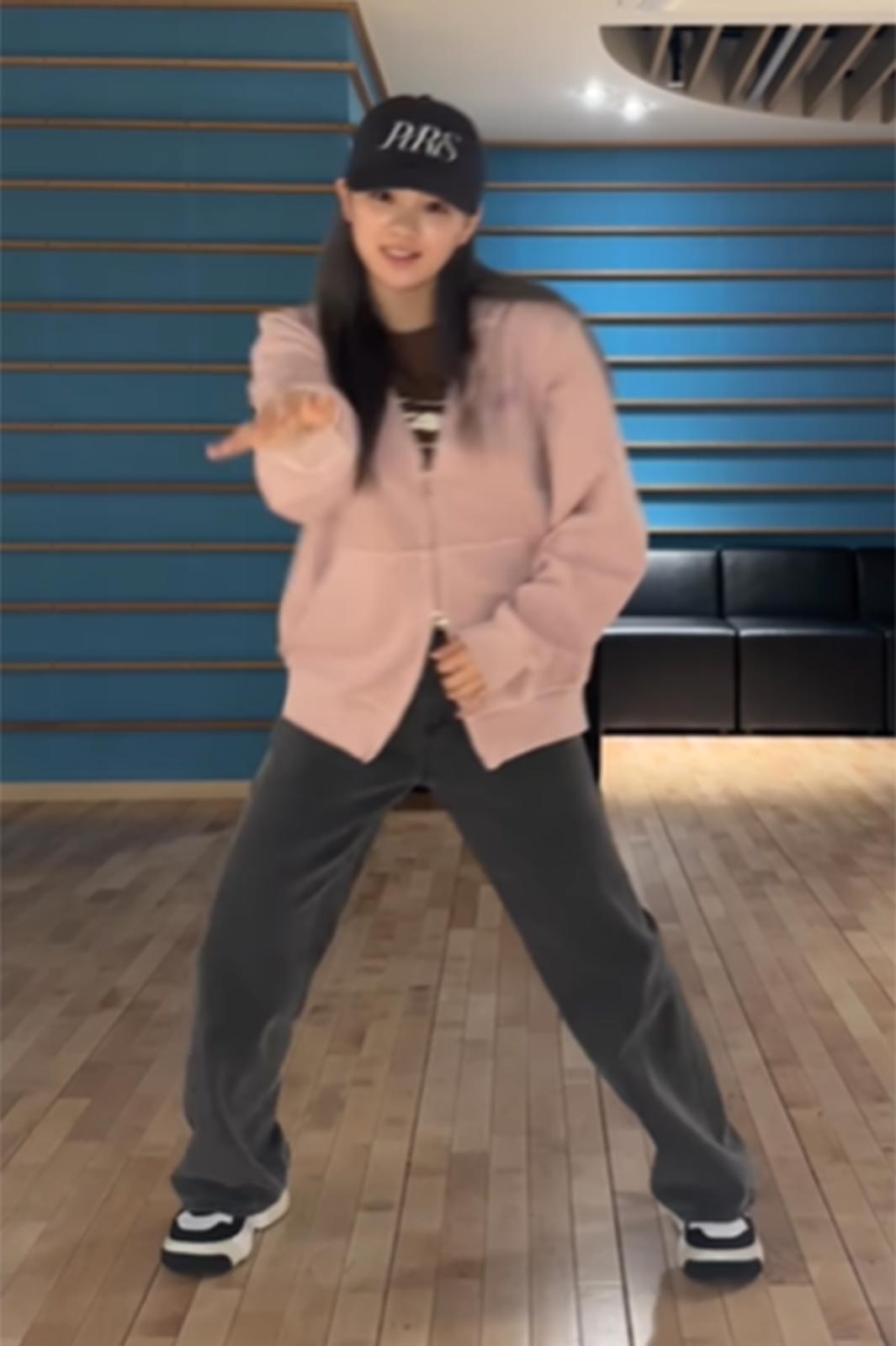 NiziUリオ、E-girls楽曲のダンス動画に反響殺到「エモい」「かっこよすぎ」